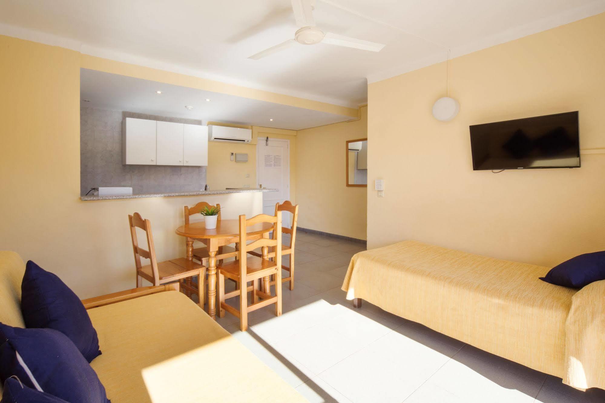 Martinez Apartments Palmanova Dış mekan fotoğraf