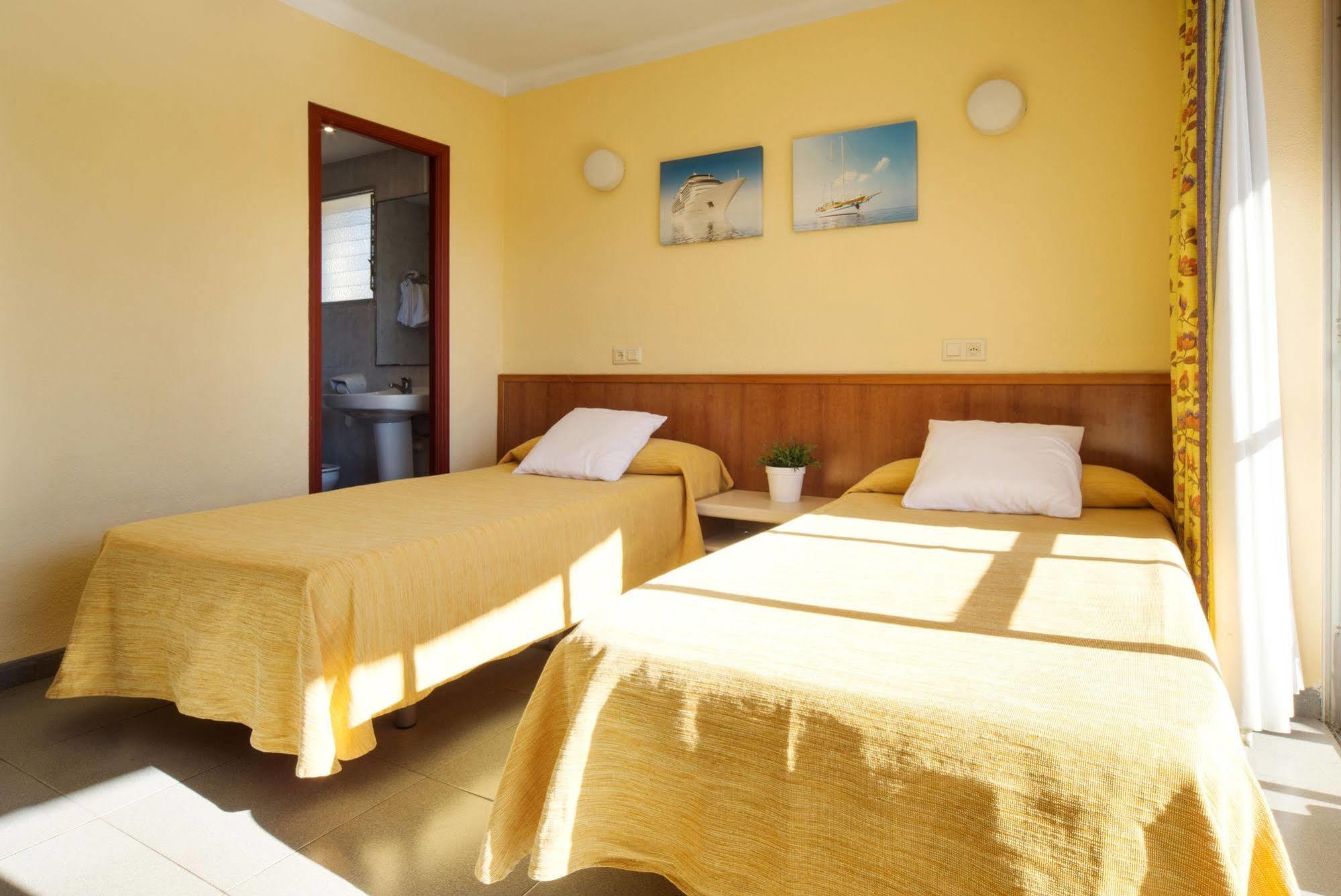 Martinez Apartments Palmanova Dış mekan fotoğraf